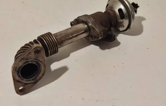 Volkswagen Golf III EGR valve 028131501E 028131521C