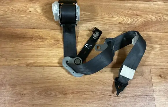 Honda FR-V Rear seatbelt 0436076 6090766