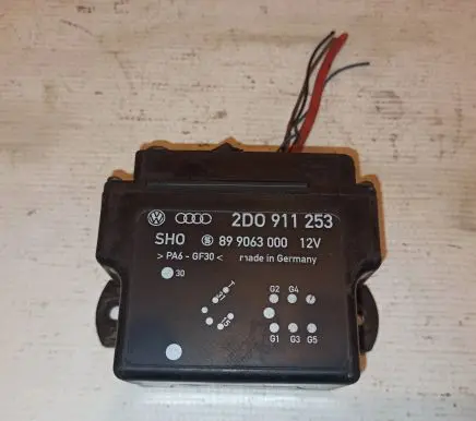 Volkswagen II LT Glow plug pre-heat relay 2D0911253 899063000