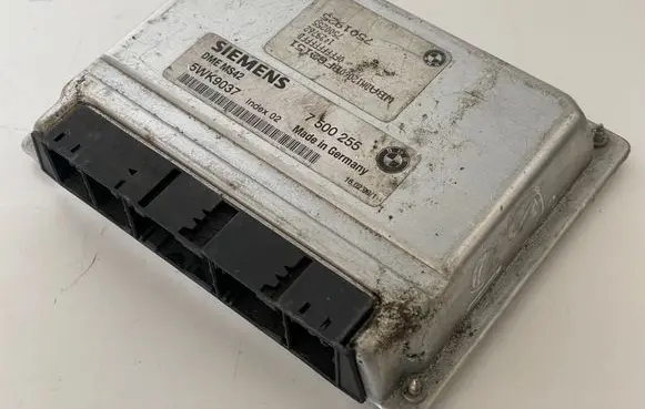 BMW 5 E39 Engine control unit/module 5WK9037 7500255