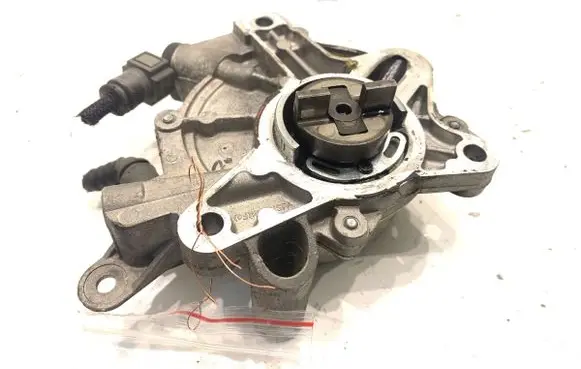 Citroen DS5 Vacuum pump 9673836180