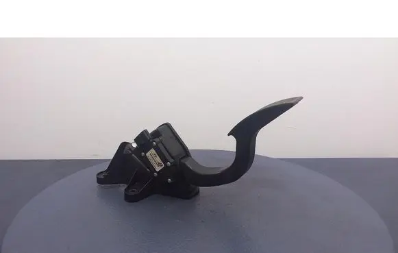 Hyundai Sonata Accelerator throttle pedal 32700-0A300