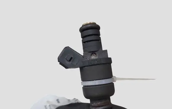BMW 5 E60 E61 Fuel injector 1427240