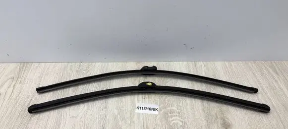 Volkswagen Touareg I Front wiper blade arm 7L0998002
