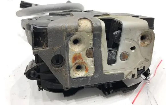 Volvo V60 Front door lock 31301737