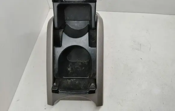Cup holder front