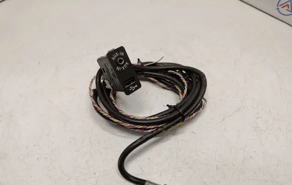 BMW 7 F01 F02 F03 F04 AUX in-socket connector 84109237653 61319129651 51169138500