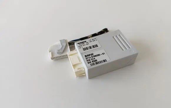 BMW 5 E60 E61 Air suspension control unit module (rear) 6766280 3714676628001 37146766280