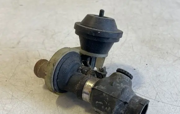 Audi A6 S6 C4 4A Valve vacuum 4A0819809