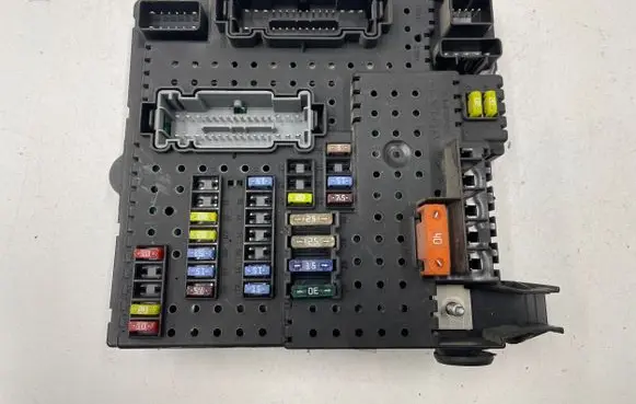 Volvo XC70 Fuse module 30728512 06W102 28017881