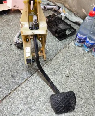 BMW 7 E65 E66 Brake pedal 6752517