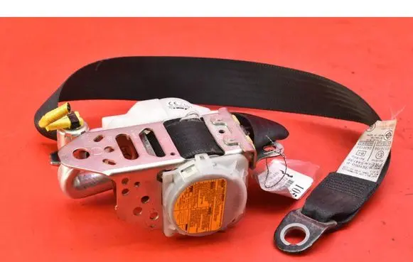 Toyota Prius+ (ZVW40) Front seatbelt 7S1050P