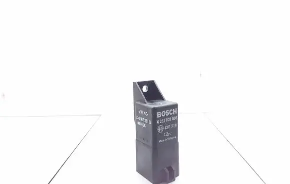 Skoda Octavia Mk2 (1Z) Glow plug pre-heat relay 038907281D 0281003038
