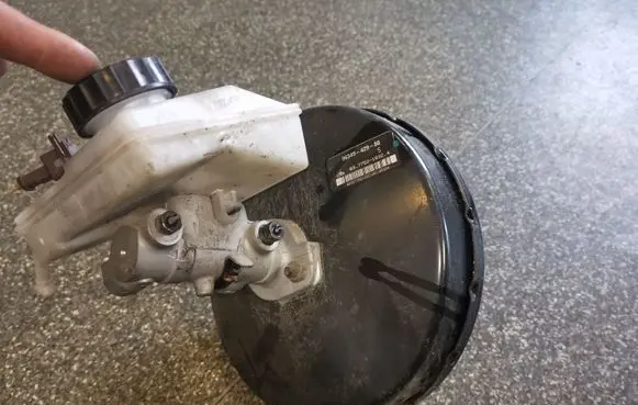 Peugeot 206 Brake booster 9634942980