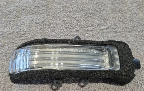 Toyota RAV 4 (XA30) Mirror indicator light 8173052071