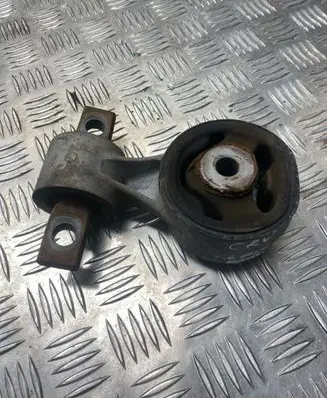 Honda CR-V Engine mount bracket