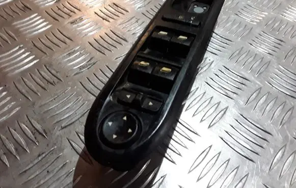 Peugeot 407 Electric window control switch 96468704XT