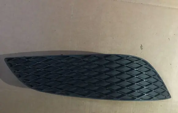 Opel Astra H Front bumper lower grill 13225763