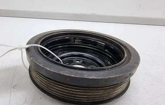 Volkswagen PASSAT B6 Crankshaft pulley 03G105243