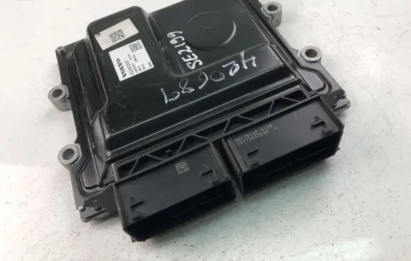 Volvo V60 Engine control unit/module 32242005