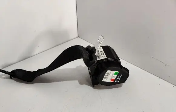 BMW 2 F22 F23 Rear seatbelt 7243309