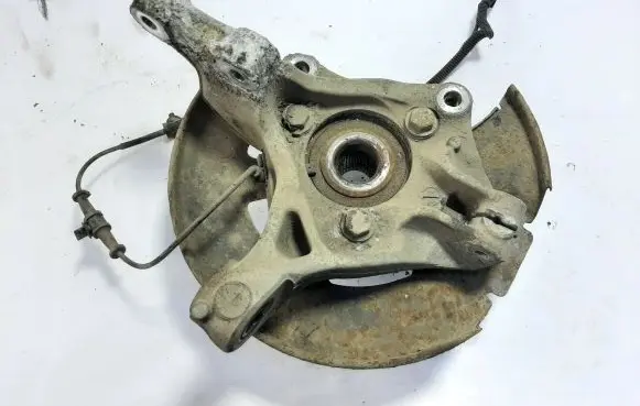 Opel Zafira C Front wheel hub