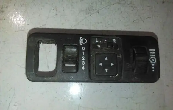 Mitsubishi Carisma Wing mirror switch mr740608 09118