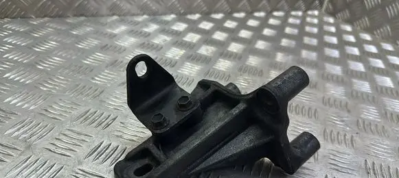 Suzuki Grand Vitara II Engine mounting bracket 11641802K50