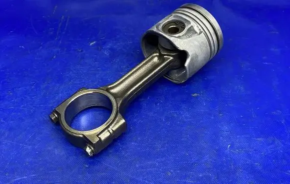 Suzuki Grand Vitara II Piston with connecting rod F9QC268