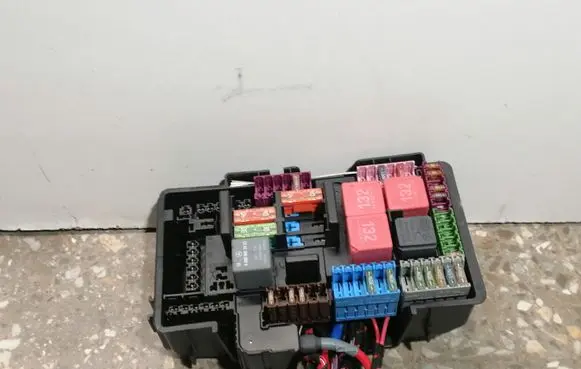 Mercedes-Benz C W205 Fuse module