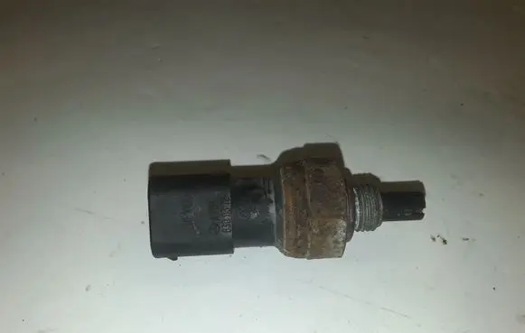 Mercedes-Benz E W211 Air conditioning (A/C) pressure sensor A2038300372