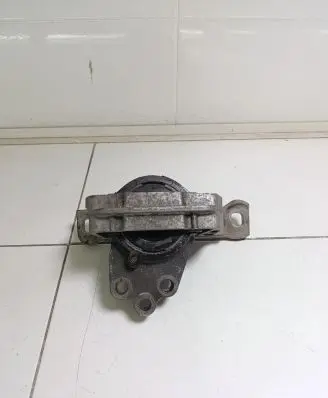 Ford Focus Engine mount bracket 326E27 307396