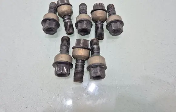 Porsche Macan (95B) Nuts/bolts 