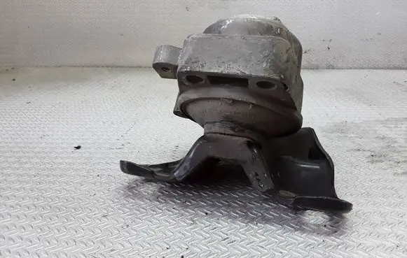 Ford Mondeo Mk III Engine mount bracket 1S716037BA