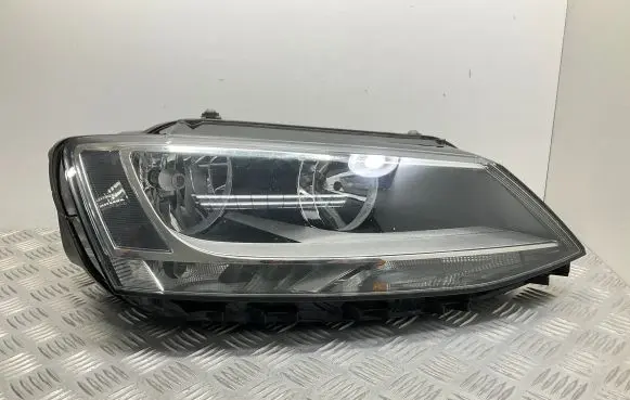 Volkswagen Jetta VI Headlight/headlamp