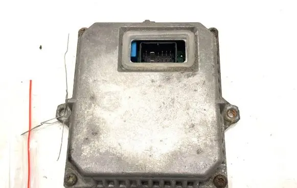 Volkswagen Touran I Voltage converter/converter module 