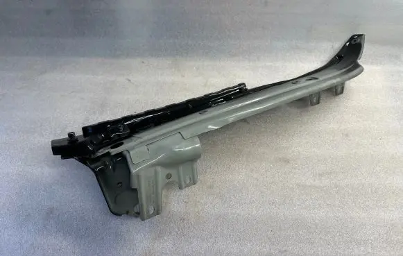 Audi Q7 4L Fender mounting bracket 4l0805175 4l0805175B