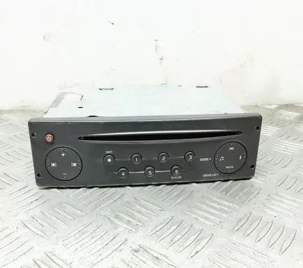 Nissan Kubistar Radio/CD/DVD/GPS head unit E20204064 8200354522T