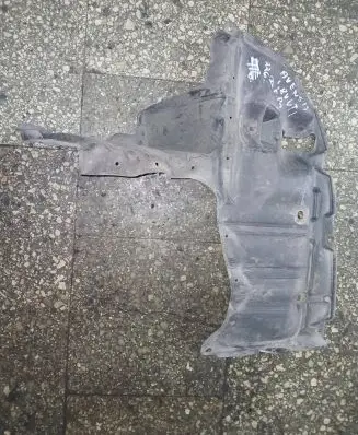 Toyota Avensis T220 Engine splash shield/under tray 51441