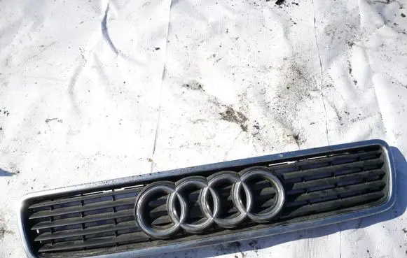 Audi A4 S4 B5 8D Front grill 8d0853651e