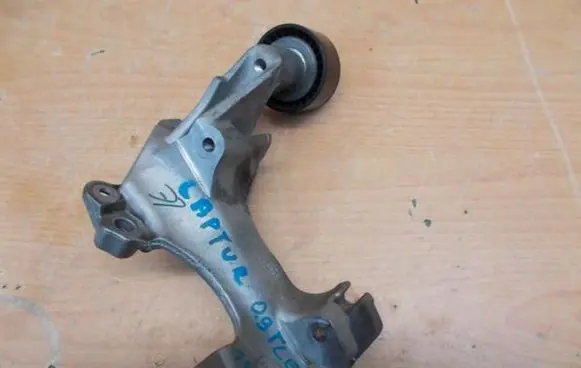 Renault Captur Timing belt tensioner 