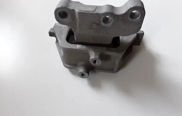 Mitsubishi Outlander Engine mount bracket