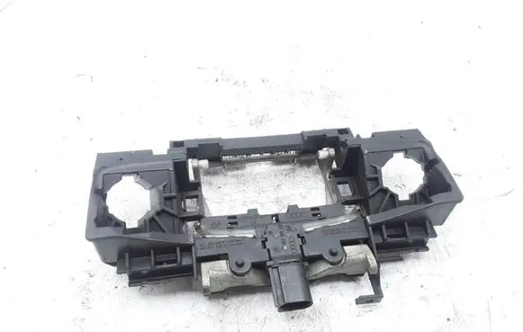 Audi A8 S8 D3 4E Front door exterior handle/bracket 4E0949137