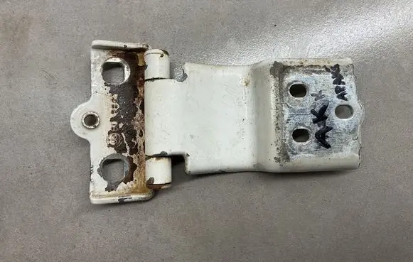 Peugeot Boxer Loading door lower hinge B98608