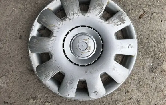 Volkswagen Golf IV R15 wheel hub/cap/trim 1J0601147P
