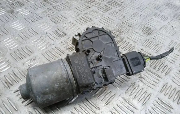 Volkswagen Polo IV 9N3 Wiper motor 0390241524 6Q1955119A