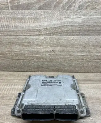 Chrysler PT Cruiser Engine control unit/module P05033032AE 0281010292