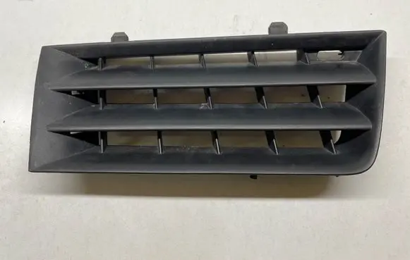 Renault Megane II Front bumper upper radiator grill 8200114157