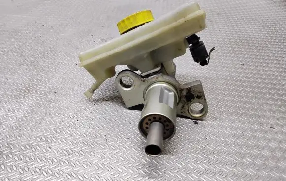 Skoda Superb B5 (3U) Master brake cylinder 8E0611301G
