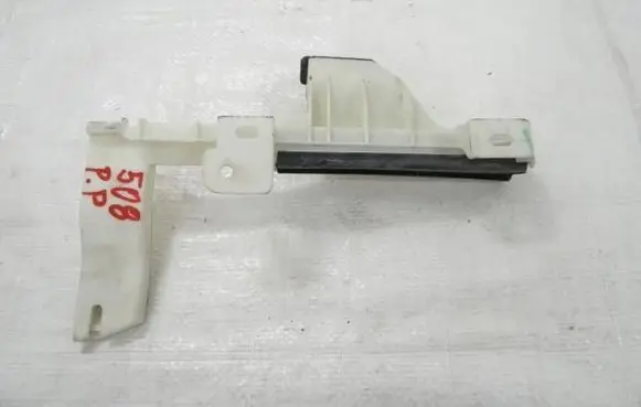 Peugeot 508 Door glass rail P98